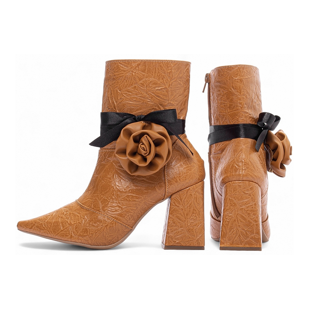 Bota Bico Fino Cano Médio